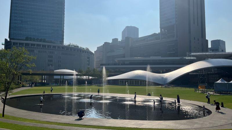 うめきた公園　水盤