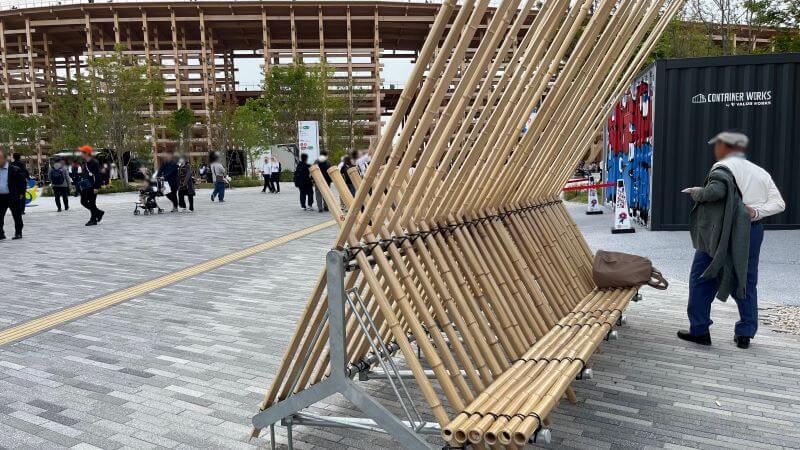 ベンチ座る側