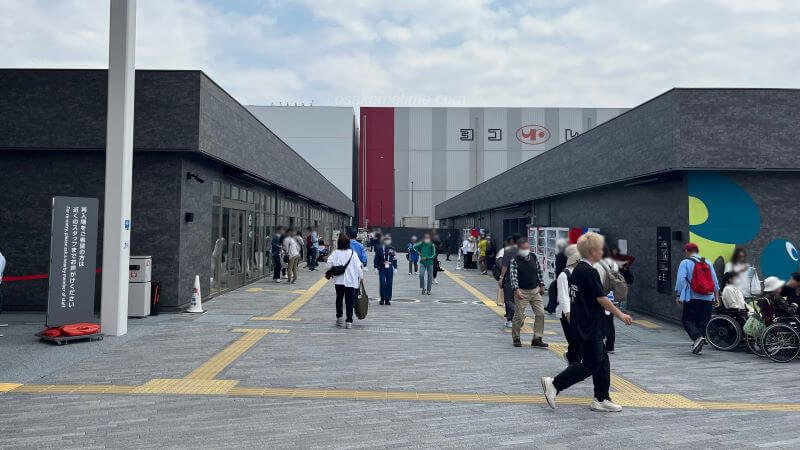 東ゲート入って左