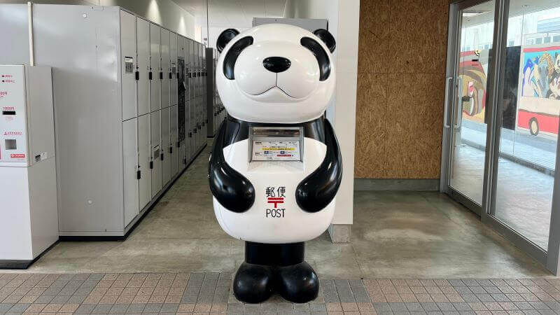 ポストがお出迎え