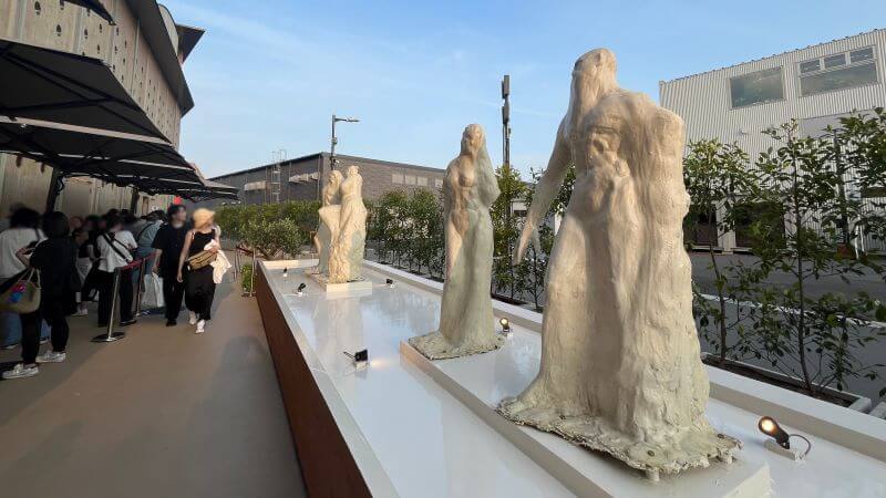 展示から出てきたところ