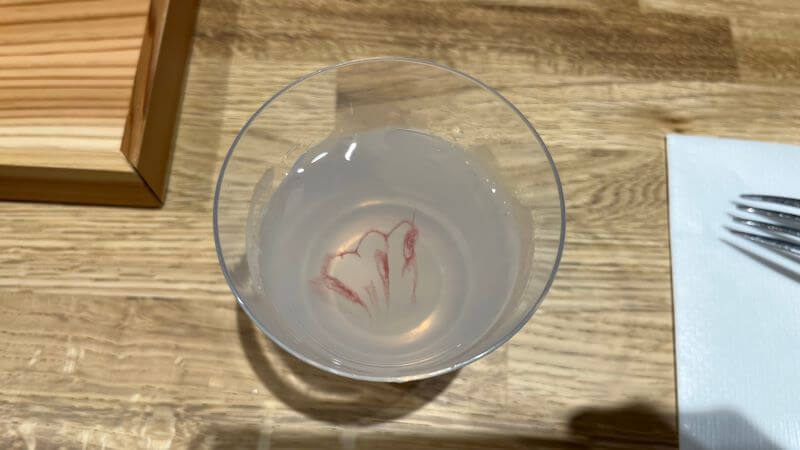 SUNRORY 4 顔が崩れていく様子