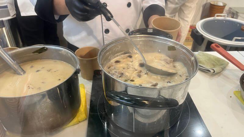 掬ってるところ