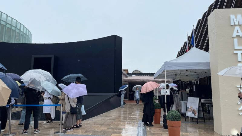 テイクアウトは右側