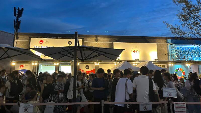 向かいにも並んでる