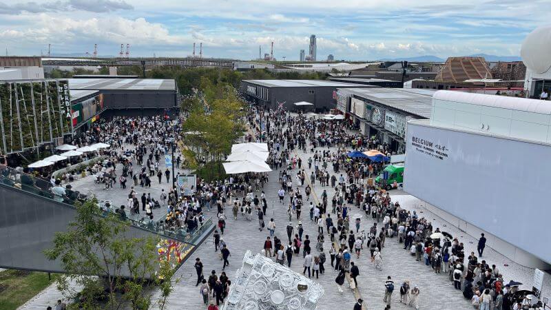 ベルギー館前