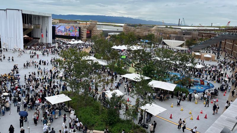 13時頃 正面にフランス館