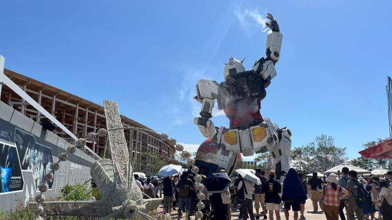 ガンダムの後ろ姿