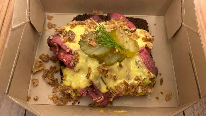 ローストビーフ オープンサンド