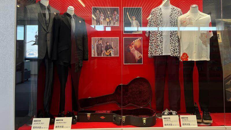 コブクロの衣装