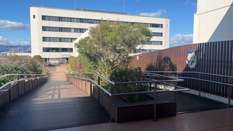 南北デッキの連絡通路