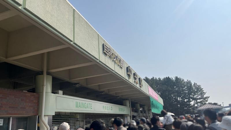 中央口前にて待機