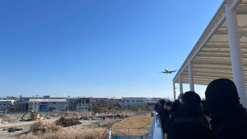 前方に飛行機