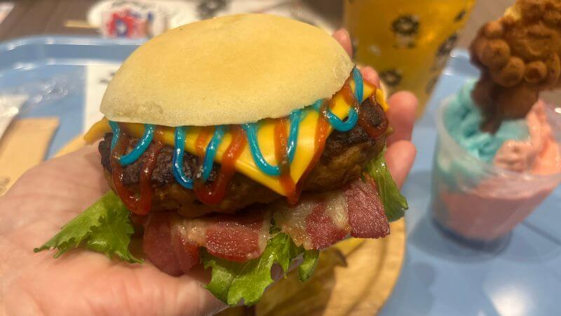 手のひらにバーガー