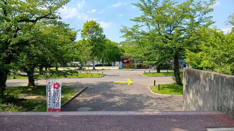  階段降りる