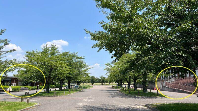 右に目的地