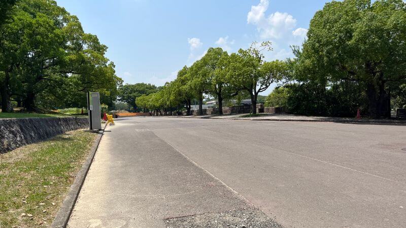 道沿いに9番→8番あり