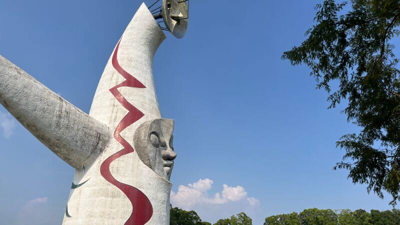 太陽の塔の右側